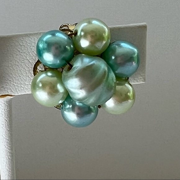 Vintage Set of 3 Pastel Green Earrings Clip On - Picture 5 of 8